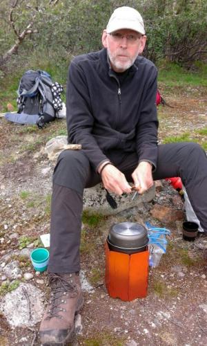 .... koffie, thee en soep. We maken de voorraden op, en ik maak het gastankje leeg.